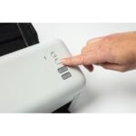 Scanner Desktop Brother , dito che spinge un pulsante